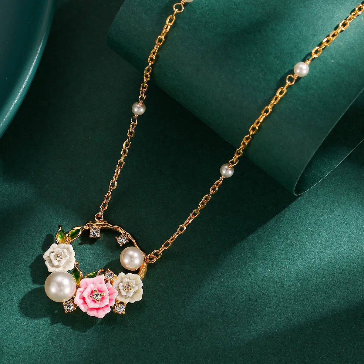 1Pc Exquisite Enamel Sweet And Elegant Double-color Rose Flower Crystal Pearl Necklace,Wreath Clavicle Chain Women's Jewelry