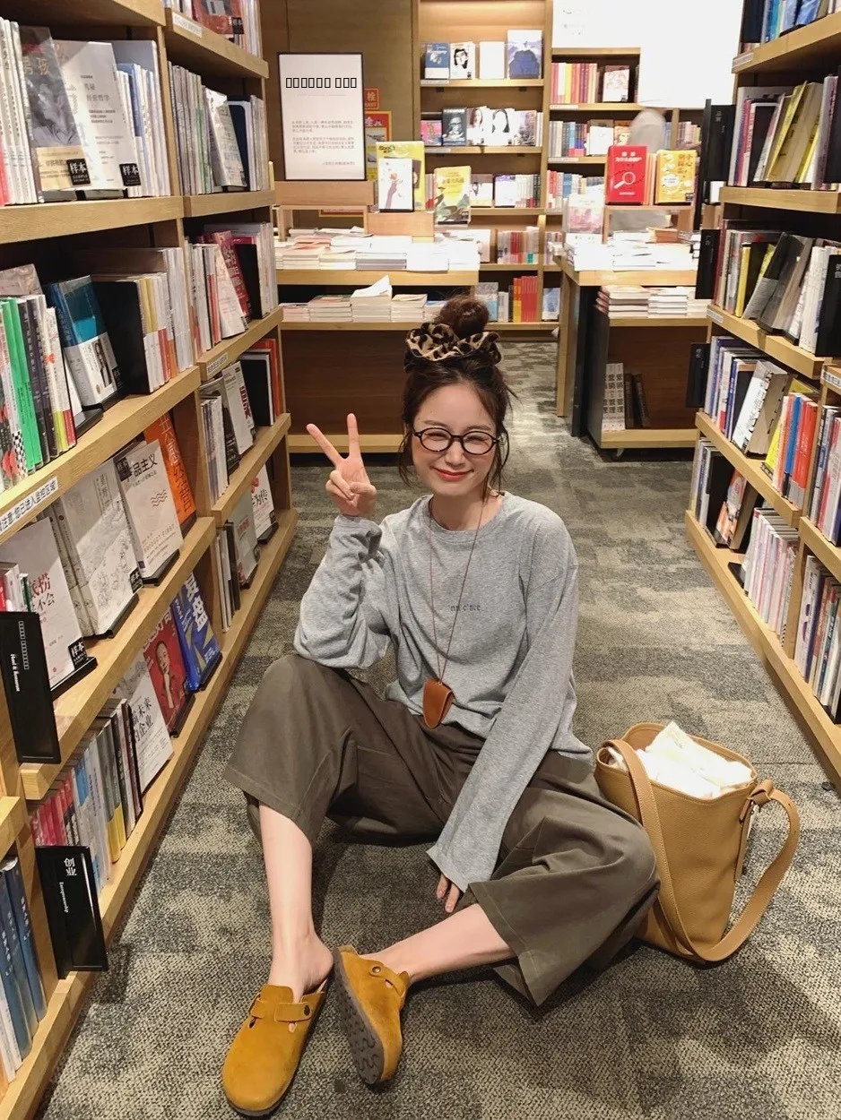 

Женская футболка Xubeng с длинным рукавом и круглым вырезом, повседневная, свободного кроя, осенняя, с простым буквенным принтом, базовая, женский топ