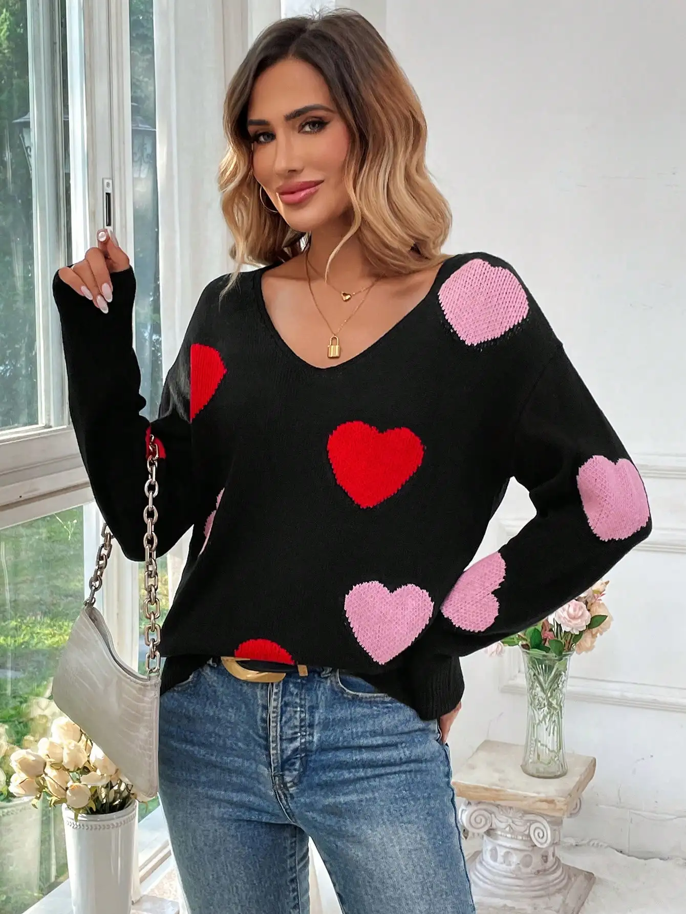 Pull en tricot noir à col en V et motif cœur pour femme, coupe ample, manches longues, tenue d'automne et d'hiver