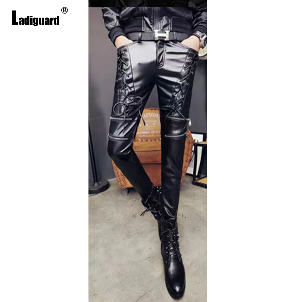 

2026 Мужские модные брюки из искусственной кожи, сексуальные брюки для танцев в ночном клубе, мужские брюки в стиле рок, бандажные брюки из искусственной кожи, тонкие мотоциклетные брюки, новые