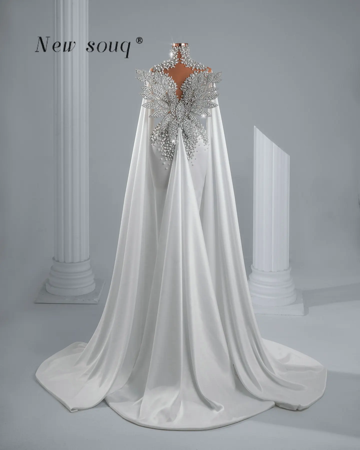 

Luxury Sparkle Crystals 3D Butterfly High Neck Evening Dresses Customized Dubai Arabic Cape Sleeve Long Satin Party Gowns 2026