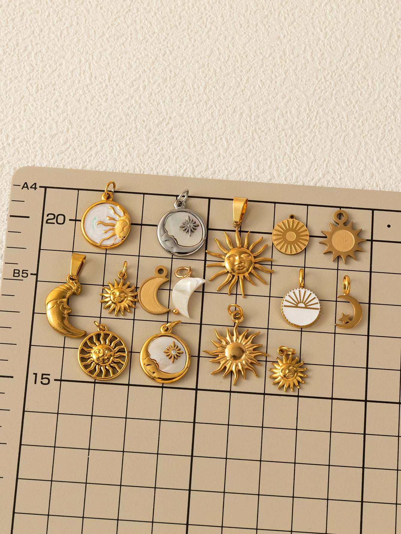 1 Stück Edelstahl Stern Sonne Mond Serie DIY Anhänger, vergoldet mit 18 Karat Gold zur Farbkonservierung, Damenschmuck Geschenk – Detail 4