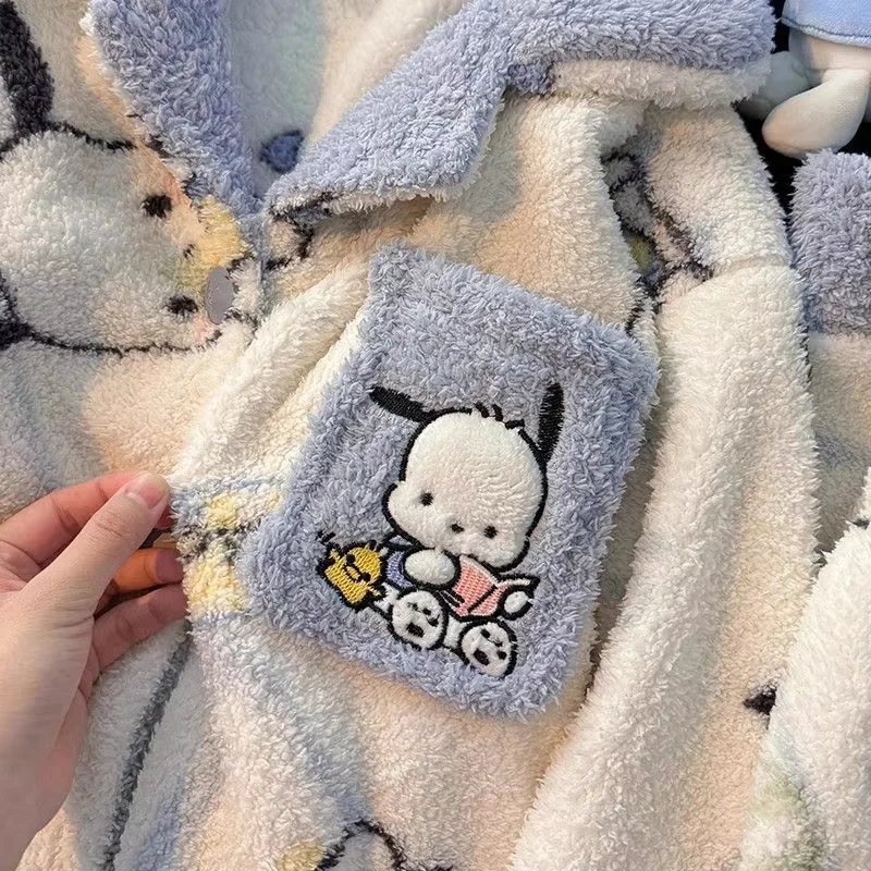 Uroczy zestaw piżamy damskiej Pochacco, dziewczęcy, z grubego, ciepłego polaru koralowego, rozpinany kardigan, spodnie, słodki, modny, casualowy strój domowy dla uczennic.