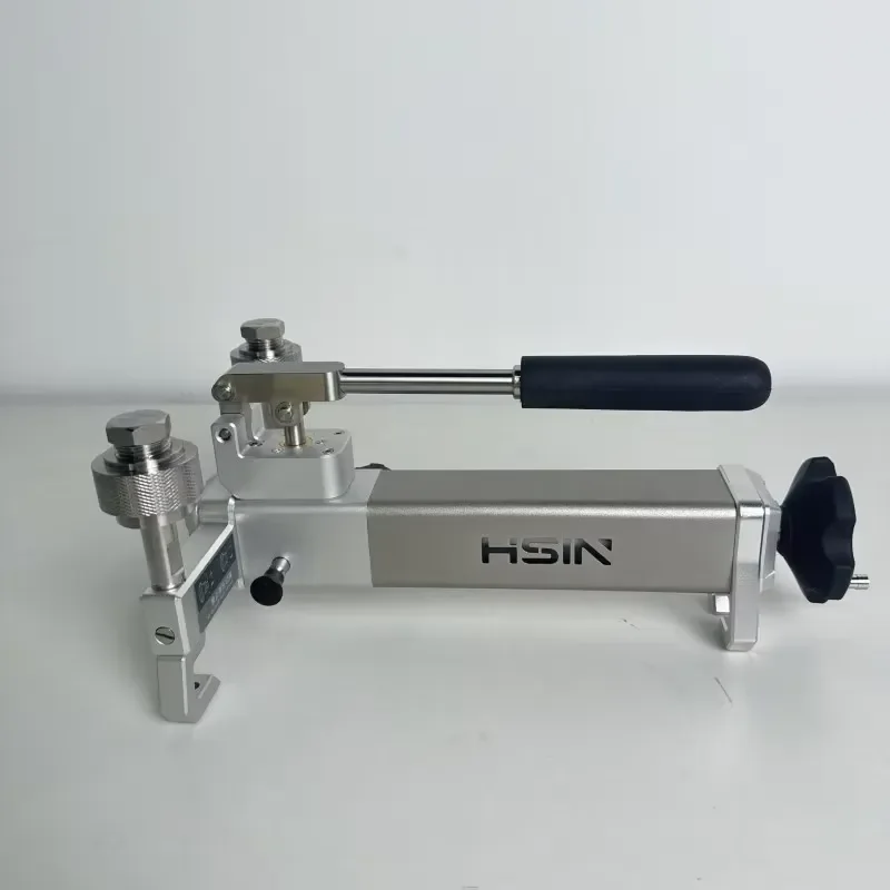 Portable Manual Pneumatic Air Pressure Calibration Pump Calibrator 1Pa Accuracy 1/2NPT Connector 0.02% F.S Stability