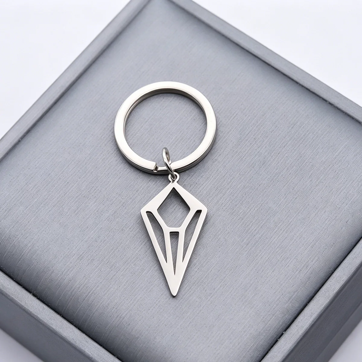 Chandler Minimalist Hollow Geometric Rhombus Arrow Keychain Stainless Steel Pendant Keyring Fashion Key Holder Gift