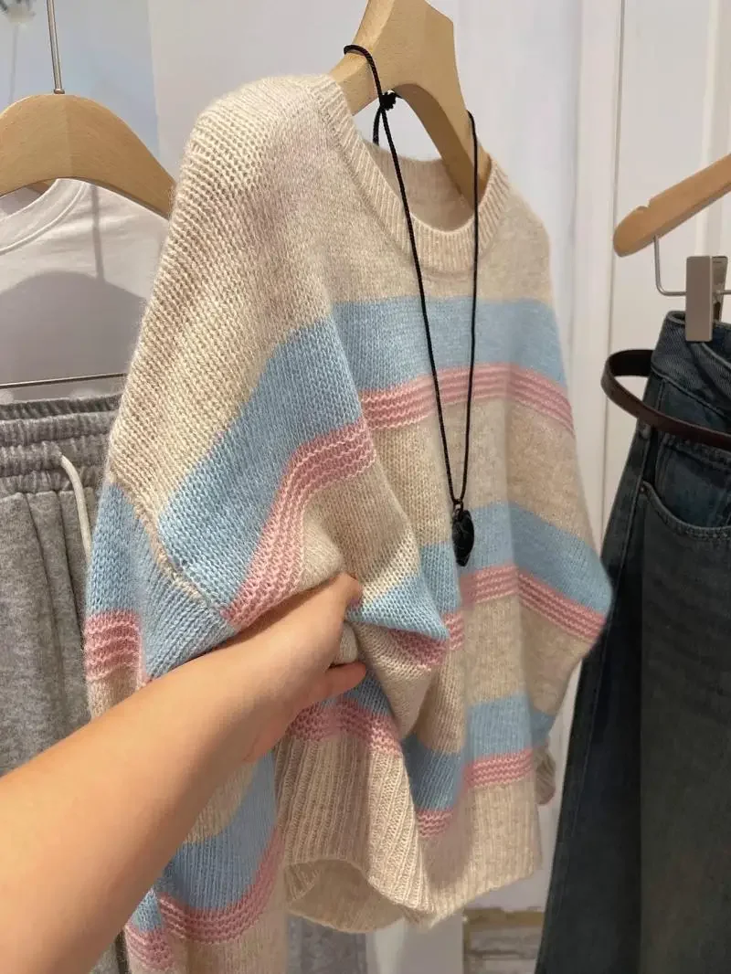 Beautiful Melting Powder Blue Contrast Loose Round Neck Pullover Stripe Joker Sweater Women's Autumn and Winter 2024 Models.