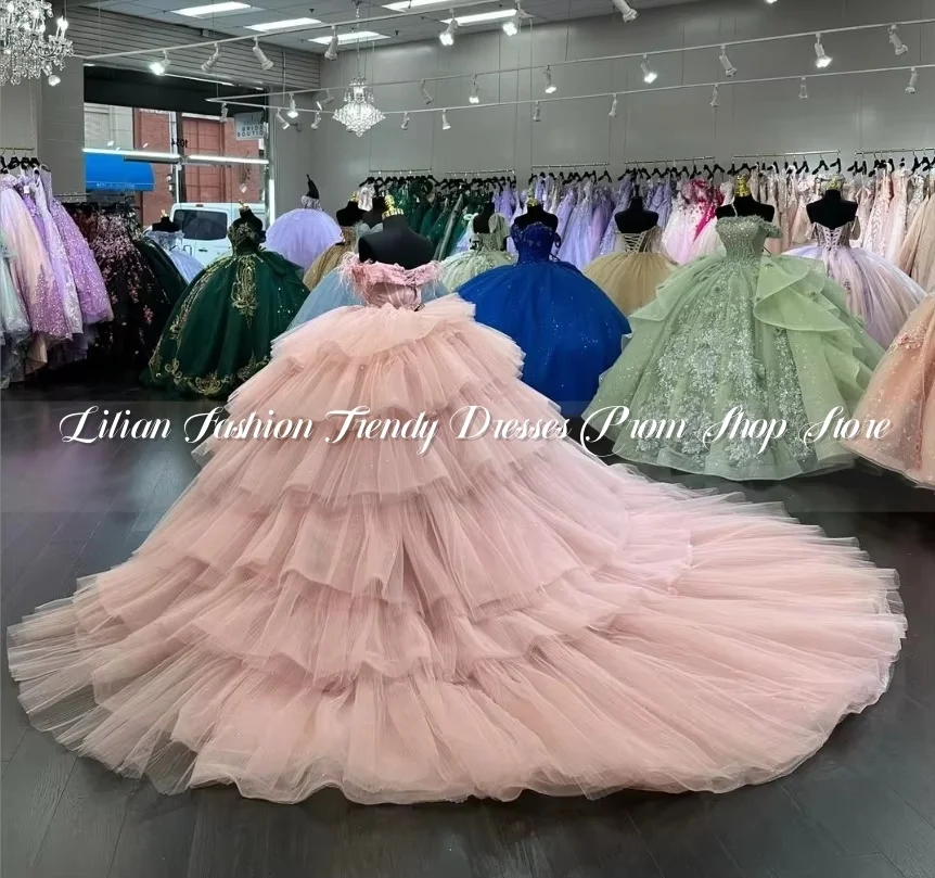 Vestido de quinceañera de princesa rosa con raíz de loto, elegante, con hombros descubiertos, encaje, volantes, cola de catedral, apliques, vestidos con cuentas, gala personalizada