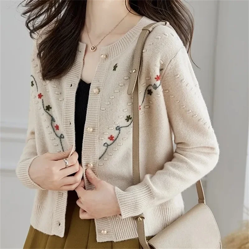 2024 Knitted Sweater Hand Embroidered New Autumn/Winter Cardigan Short High end Coat Loose Top for External Wearing Pink Beige