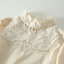 Chemisier en coton brodé à manches longues, col à volants, dentelle à œillets, chemise évidée, victorienne, édouardienne, élégante, chic, vintage, printemps