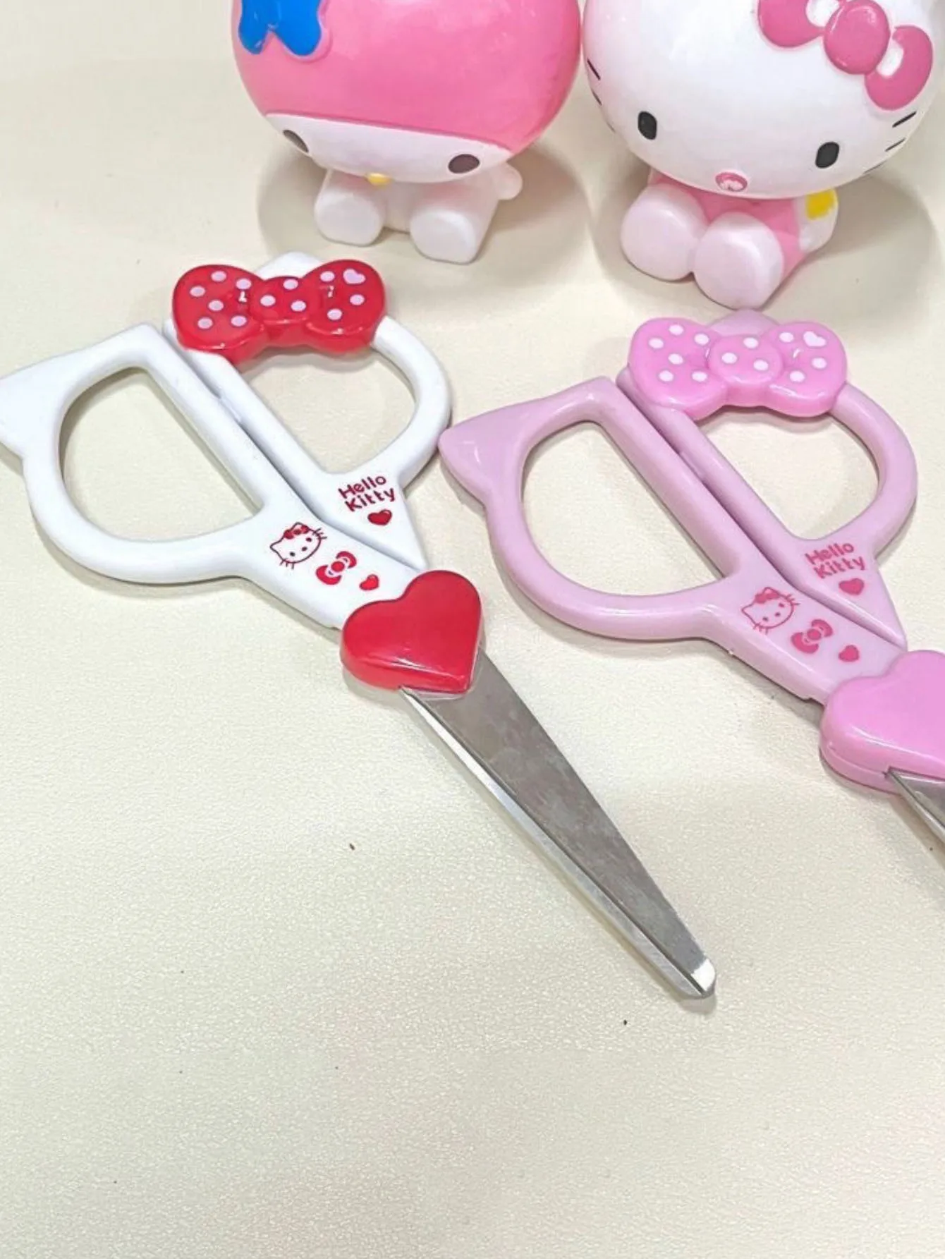 กรรไกรสแตนเลสลายเฮลโลคิตตี้ 1/2 ชิ้น, เครื่องเขียนน่ารัก, กรรไกรงานฝีมือ, ชุดกรรไกรอเนกประสงค์สำหรับตัดผ้า