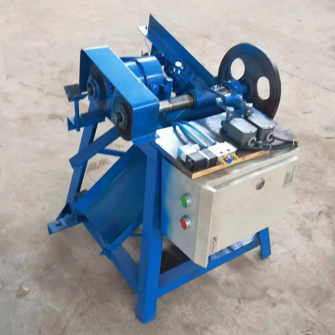 Customized Mini Wood Broom Stick Threading Machine Wood Broom Stick Screwing Machine