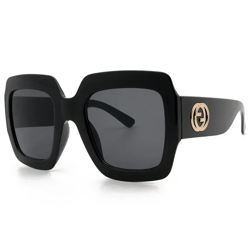 新しい大型フレームスクエアサングラス女性のブランドデザイナーファッションサングラス女性屋外旅行眼鏡 UV400 Oculos デゾル