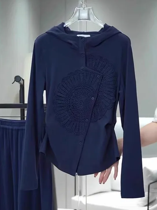 

Faionable Chinese Sle Long Sve T-irt for Women Oversized Casual Wear Autumn Season Regular Length Hooded Sweatirt