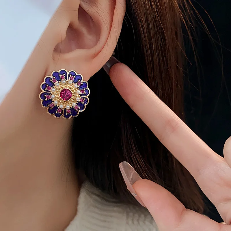 Driping Pearl Flower Vintage Stud Earrings for Women Charms Exquisite Personality Light Luxury Earring Fashion Jewelry Wholesale