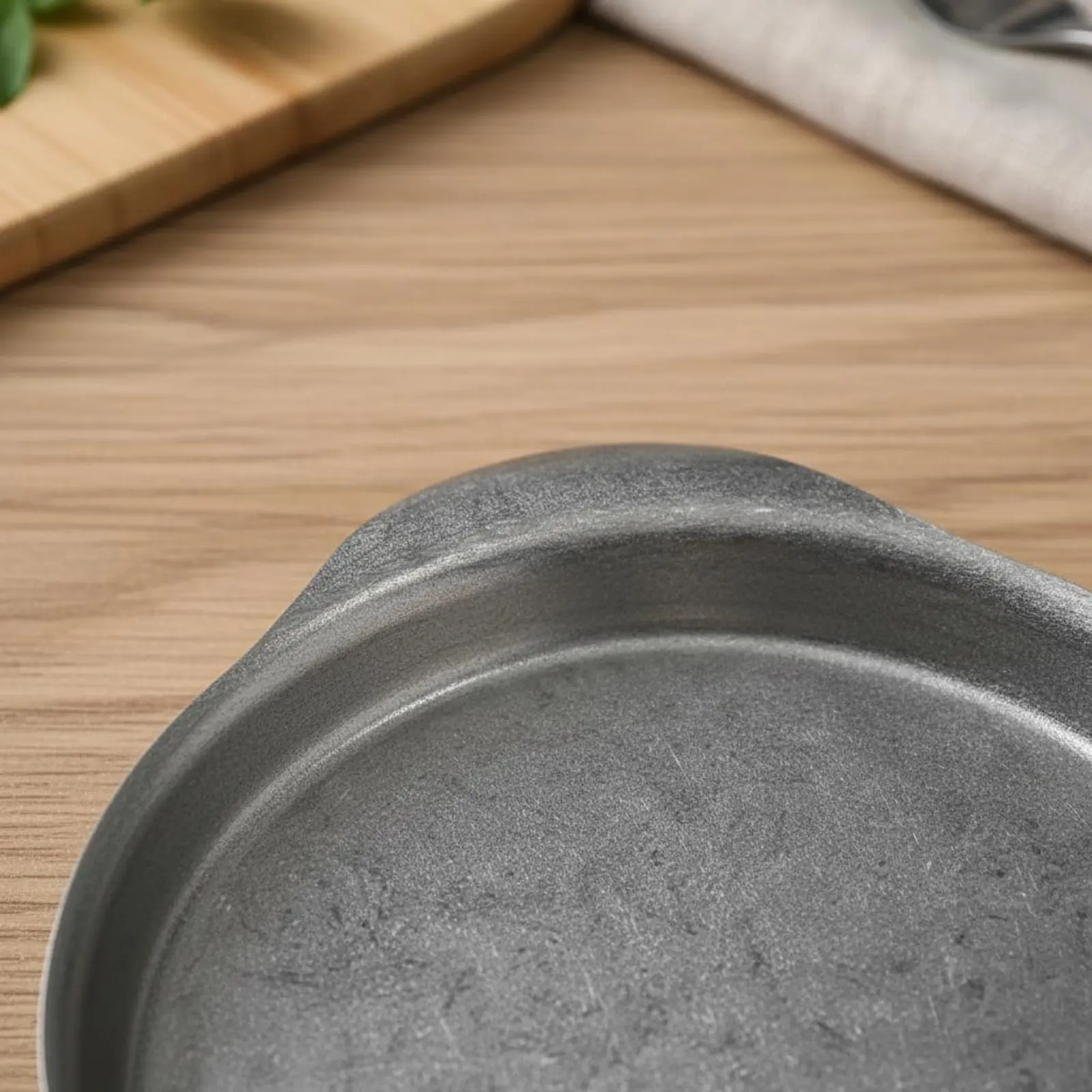 Japanese Design Barbecue Plate Long-Lasting Distressed Metal Pasta Plate Steel Food Platter Easy to Clean for Restaurant
