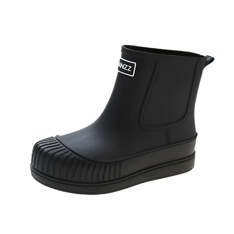 Botas impermeáveis de PVC para mulheres, botas de chuva de meia-panturrilha, sapatos femininos ao ar livre, slip-on em dias chuvosos, nova moda