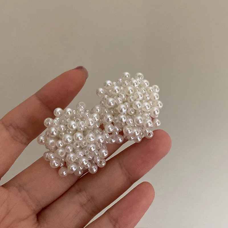 2024 neue Mode weiß Feuerwerk Perle Blume Ohr stecker für Frauen elegante handgemachte Webart Temperament Ohrring Hochzeits schmuck