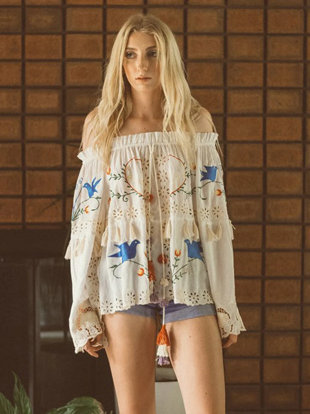 Jastie เซ็กซี่ Off-Shoulder Top Vintage เย็บปักถักร้อยเสื้อ Hollow Out Tassel Chic Boho เสื้อลำลองผู้หญิงเสื้อเสื้อ