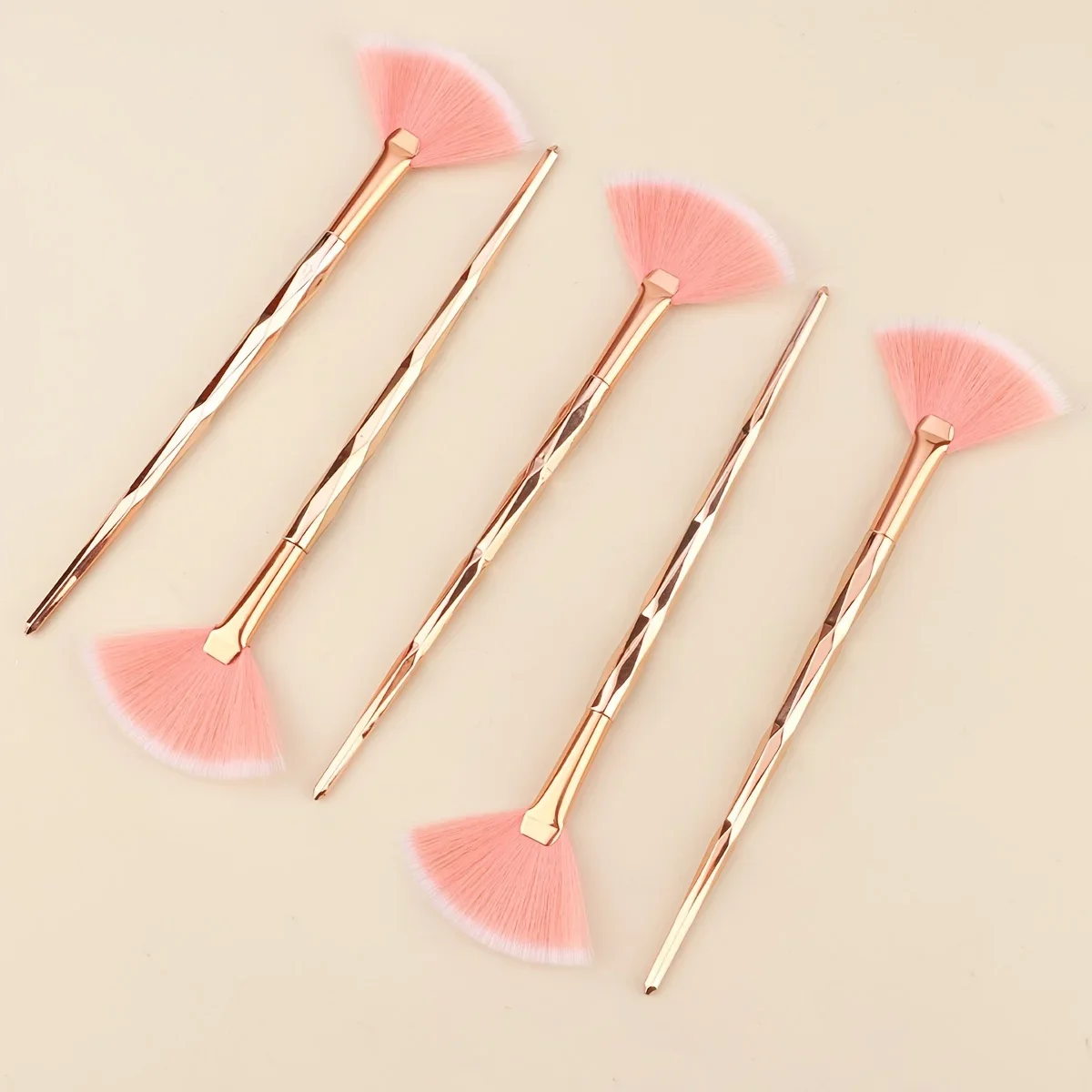 1 Uds. Nuevos cepillos faciales prácticos, brochas de maquillaje con ventilador, brochas suaves y portátiles para máscara, herramientas cosméticas para mujeres y niñas, abalorio de uñas Beaut