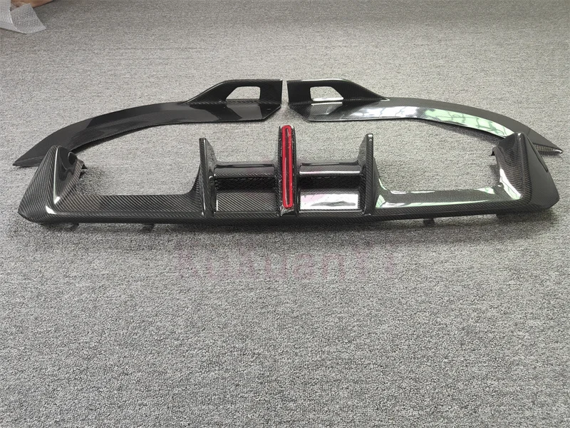 ألياف الكربون عالية الجودة على شكل حرف A مع الناشر الخلفي الخفيف لسيارات BMW M3 M4 G82 G83 طقم الجسم المصد الأمامي حافة التنانير الجانبية