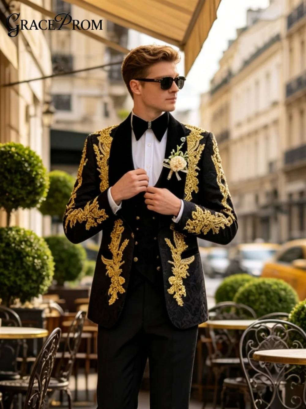 

Luxury Black Velvet Lapel Tuxedo for Men Ornate Gold Floral Embroidery Jacquard 3PCS Jacket Vest Pants Set Groom Prom Banquet