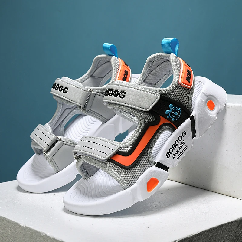 A pair of children's summer open-toe sports sandals, soft, durable, comfortable, cool and fashionable. HS-0173