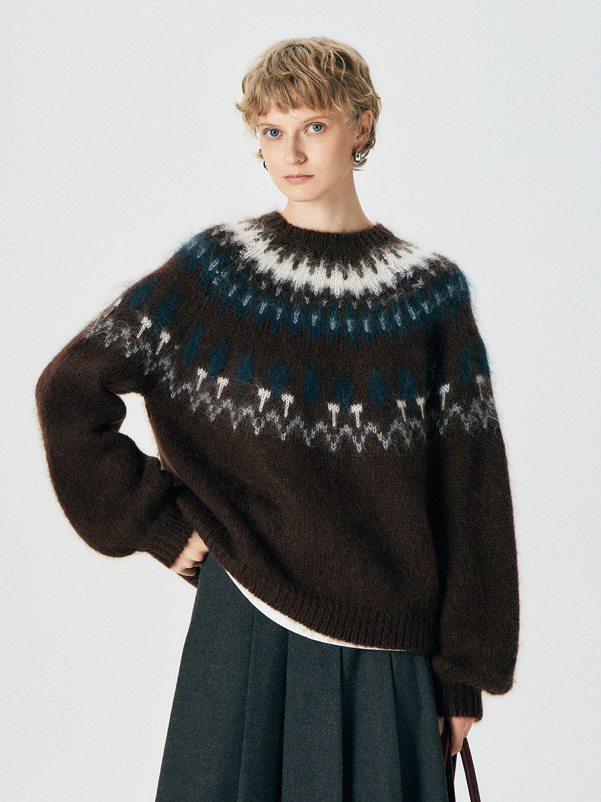 

Thoransaura Skin-friendly Camere Knitted Sweater Women's Autumn Winter round Ne Thi Needle Feeling Island Knitwear