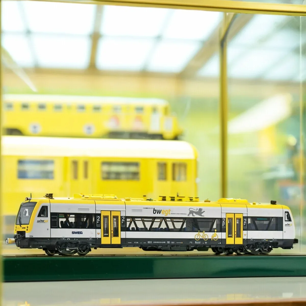 ROCO HO 1/87 Train Model 7700006/7710006 650 Intercity Train DC Simulation/DCC Digital Sound Train Model Toy Gift