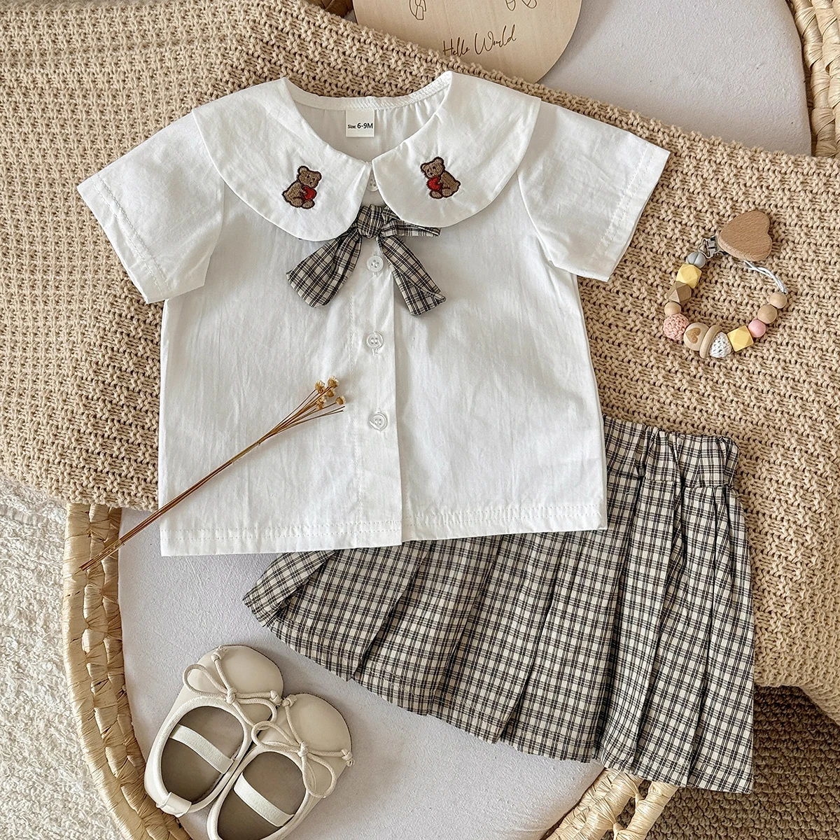Girls' summer outfit set summer new style children's short sleeved，Bear Embroidery  T-shirt pleated skirt stylish two-piece set