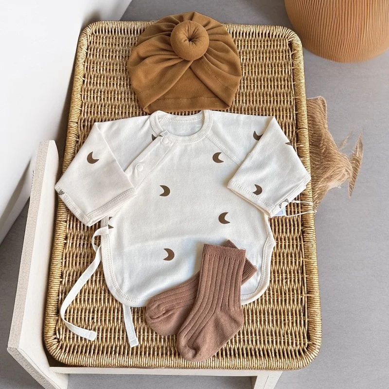 

New Spring and Autumn Newborn Boys Girls Moon Half Back Clothing Made of Pure Cotton Socks Hats Suits Suitable 0-6 Month Baby