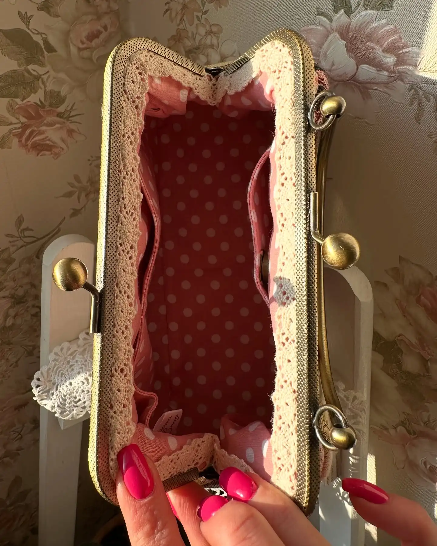 Lost in Vinatgeul 24х14х11cm vintage Tapestry Jacquard Rose Embroidered Antique Material Evening Bag with Wreath Handle