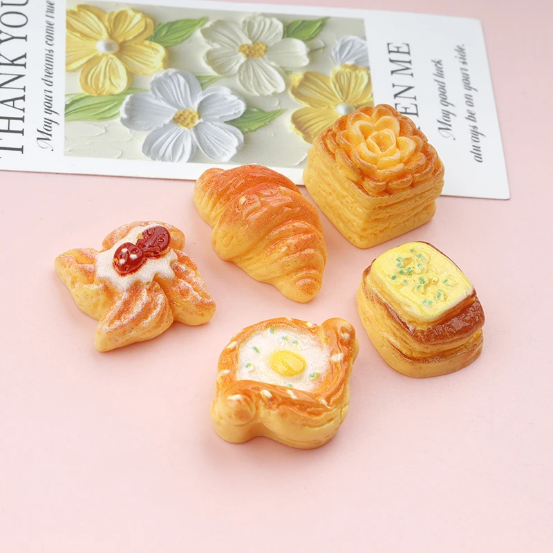 10/100pcs Small Bread Simulation Toast Resin DIY Fake Food Bread Pendant Miniature Dollhouse Food Ornaments Accessories