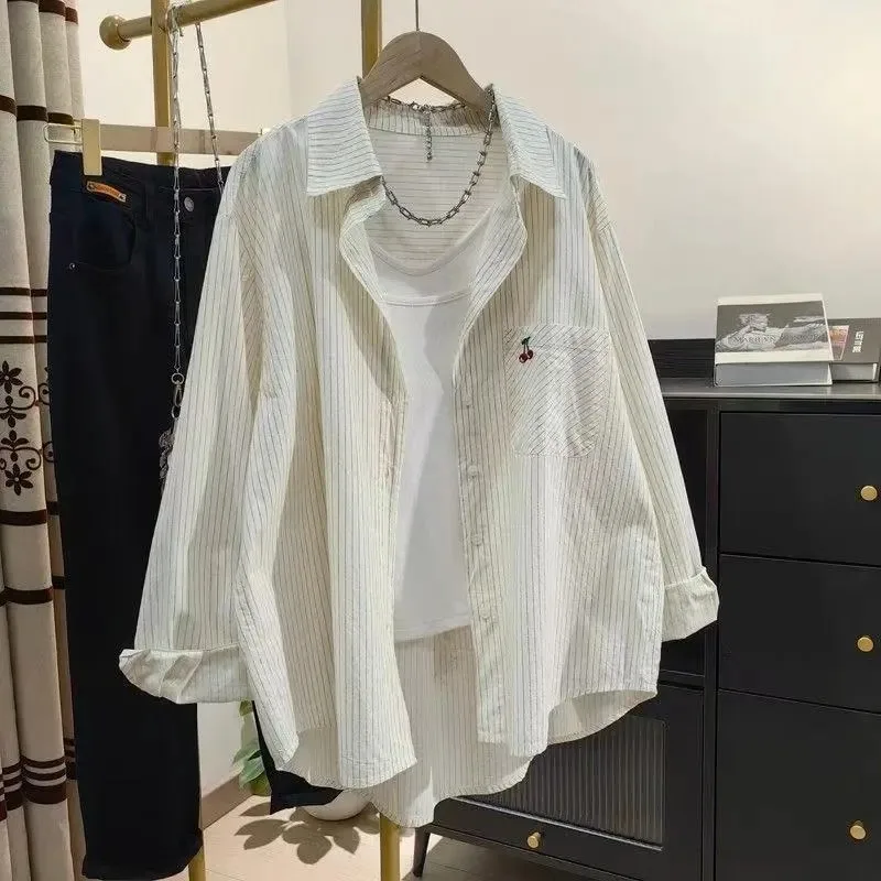 

Женская рубашка оверсайз с вышивкой вишневым цветом, полосатая, с длинными рукавами, на пуговицах, с нагрудным карманом