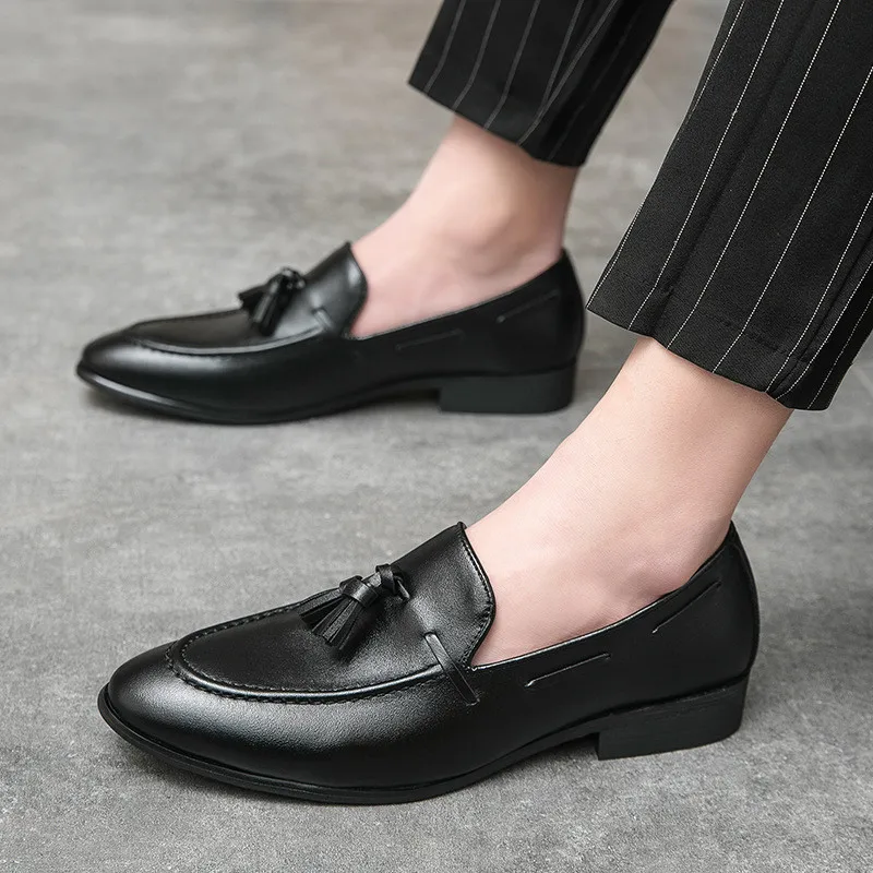 Men Casual Shoes Loafers Sneakers  New Fashion Handmade Retro Leisure Loafers Shoes Zapatos Casuales Hombres Men's dress shoes