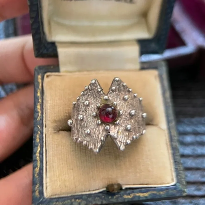 

Italian Reflux Design Antique Jewelry Thai Silver Ring Red Garnet Retro Bavarian Opening