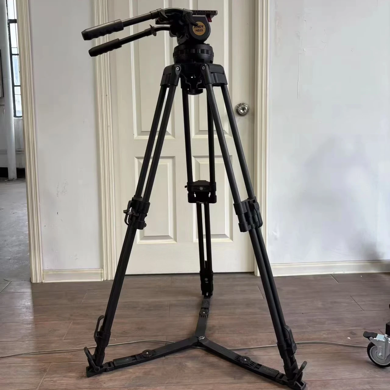 Heavy Duty Tripod for  Cameras  Professional Stable Support for Photography  Video