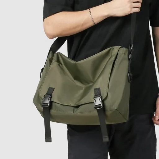 

Легкая нейлоновая мужская водонепроницаемая сумка-почтальонка большой вместимости, повседневная сумка через плечо, сумка-кроссбоди в стиле унисекс.