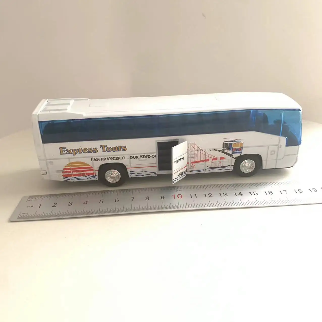 Have Flaws WELLY 1/60 Scale Mercedes-Benz O 303RHD COACH Travel Company Bus Alloy Pull Back Model