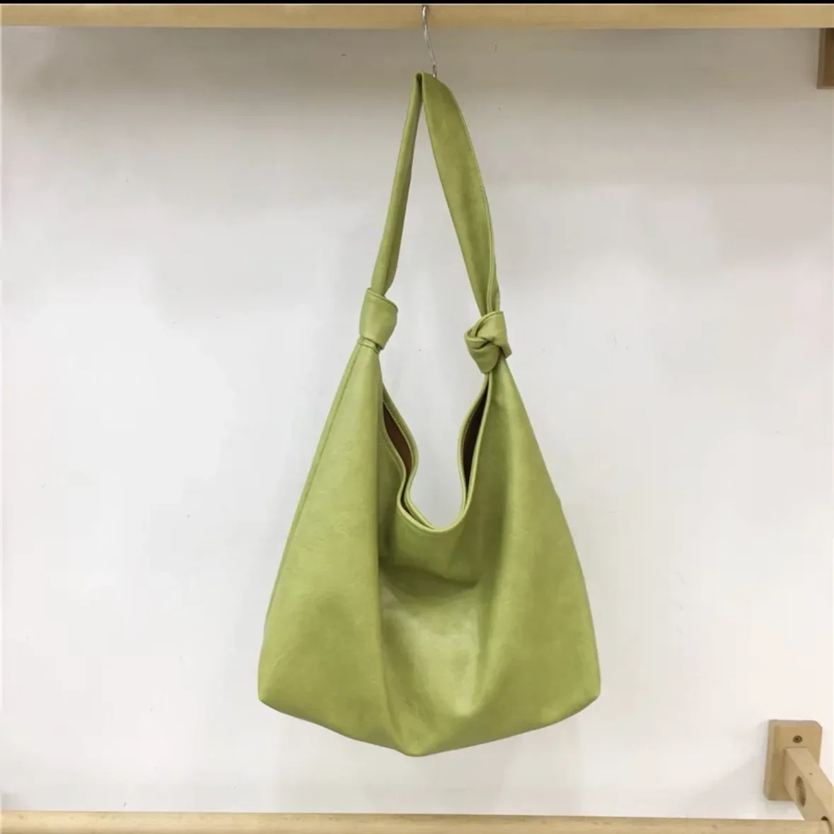 

Stylish Solid Color Shoulder Bag Large Capacity Shopping Bag Commuter Tote Bag Versatile Casual Armpit Purses And Handbags