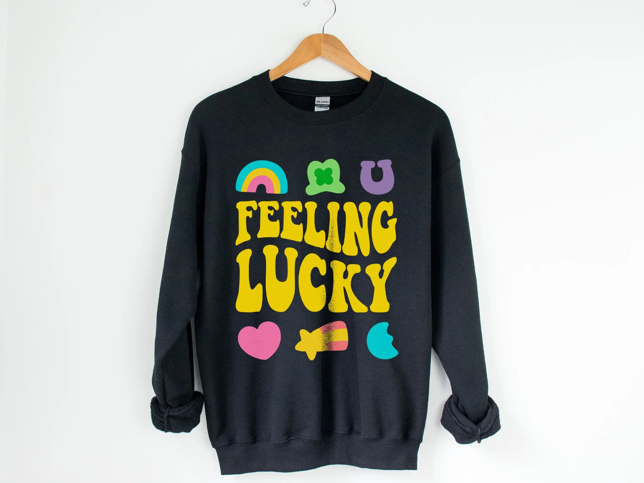 Feeling Lucky Slogan Girl Sweatshirt Stick Animation Clover Pattern Female Sweater 2024 Fashion St. Patrick's Day Anime Tops