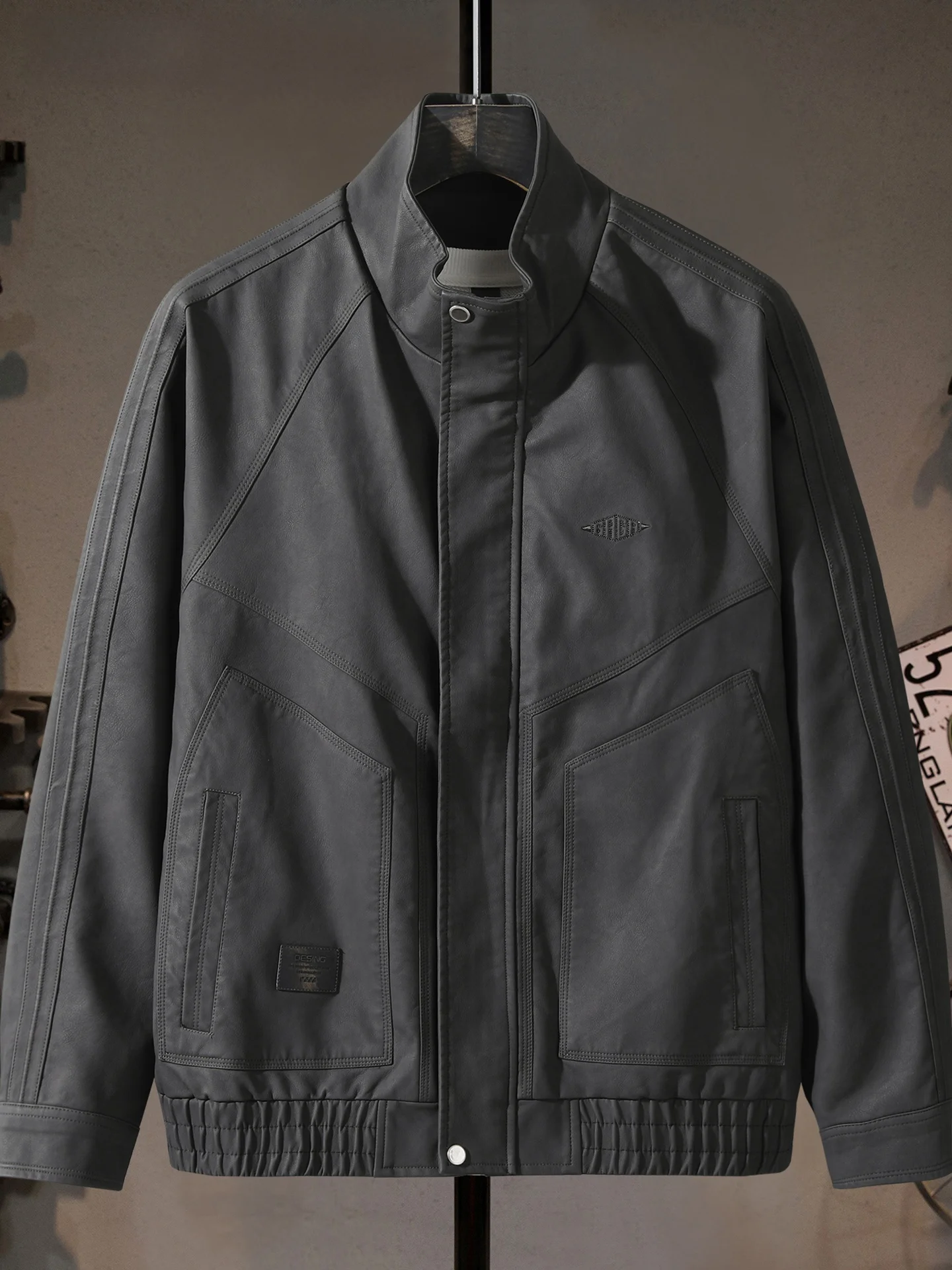 

Men's Retro Sle Faux Leather Jaet Stand Collar Windproof Biker Coat Comfortable Fit High End Casual Outerwear for All Sea...