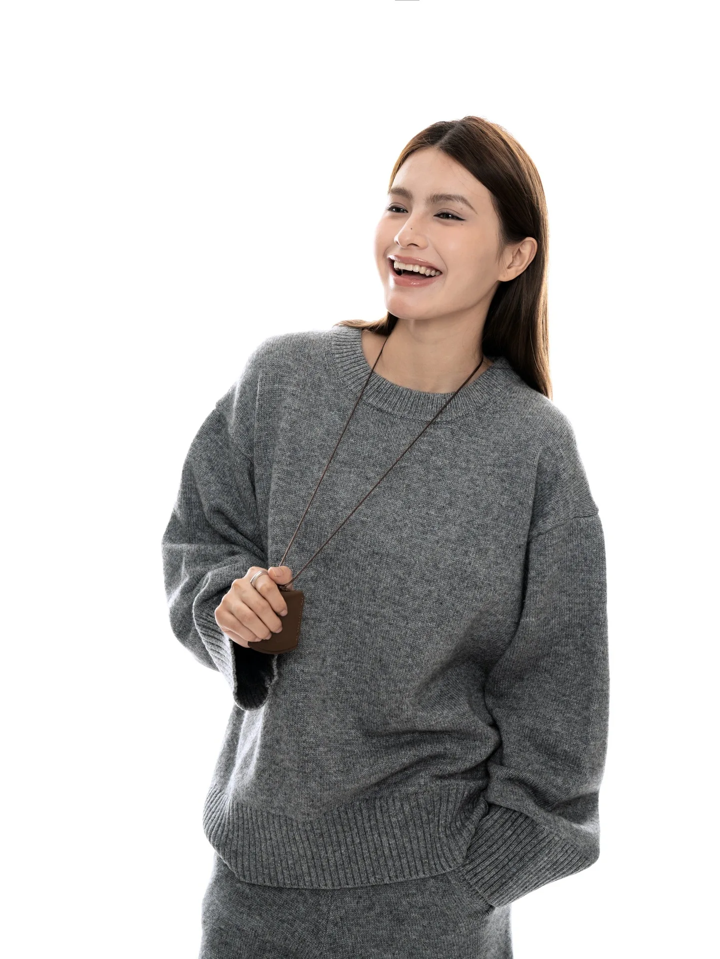 Autumn and winter women\'s casual solid color round neck long sleeved loose sweater