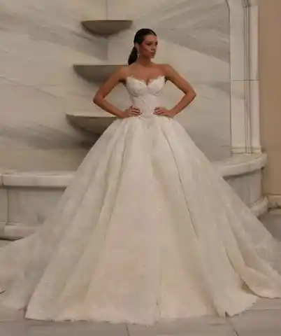 Customized Elegance Sweetheart Ball Gown Wedding Dresses Appliques Charming Strapless Off Shoulder Perals Princess Bridal Gown