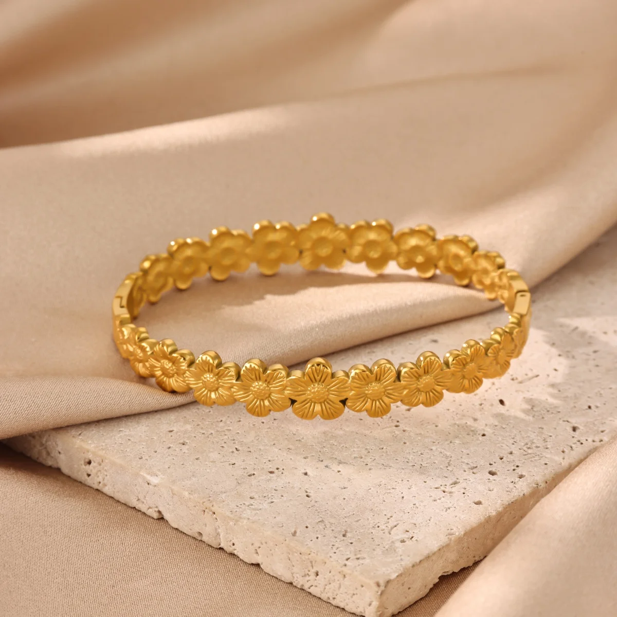 Vintage Flowers Bangle Bracelets For Women Stainless Steel Gold Color Exquisite Cuff Bracelets 2026 New Couple Wedding Jewelry