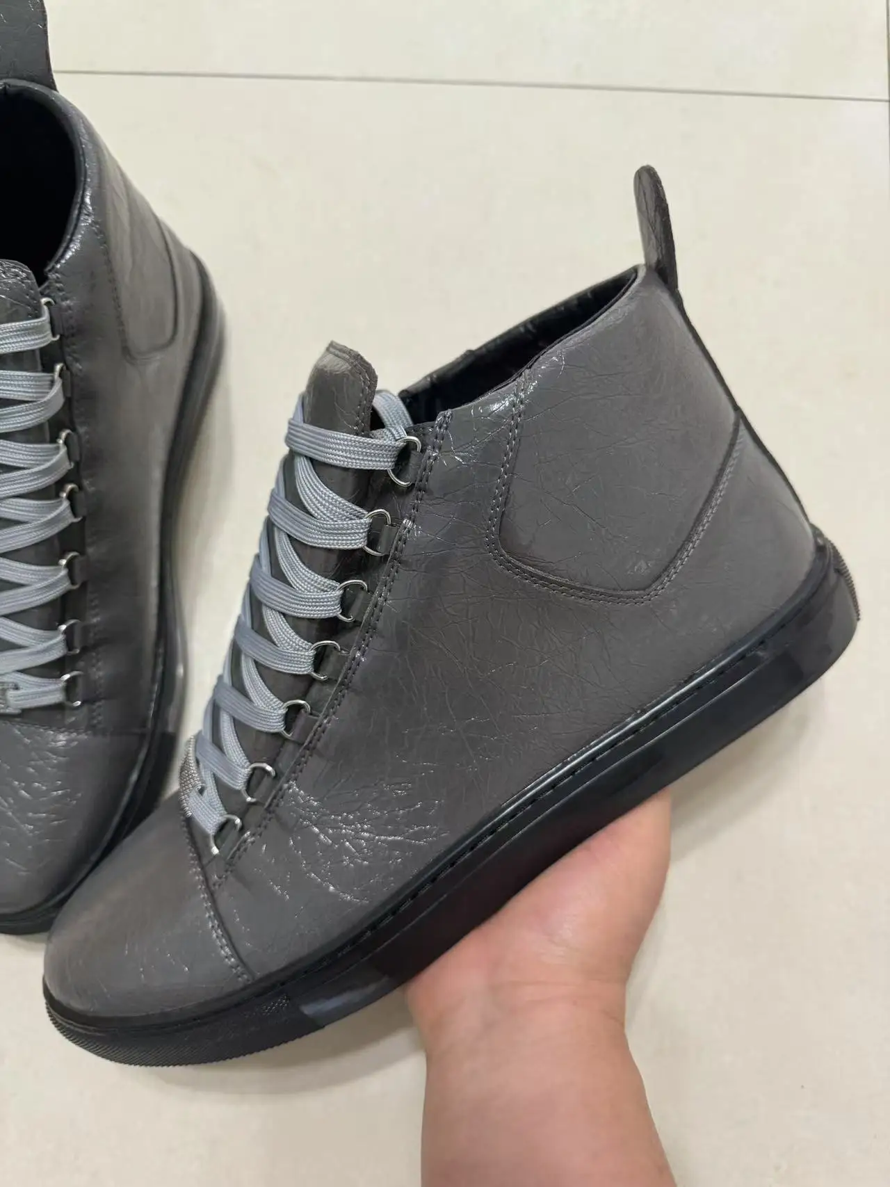 Lace up Men casual shoes hot sale white black dress shoes shrink leather shoes flats high top male trainers shoes concise style