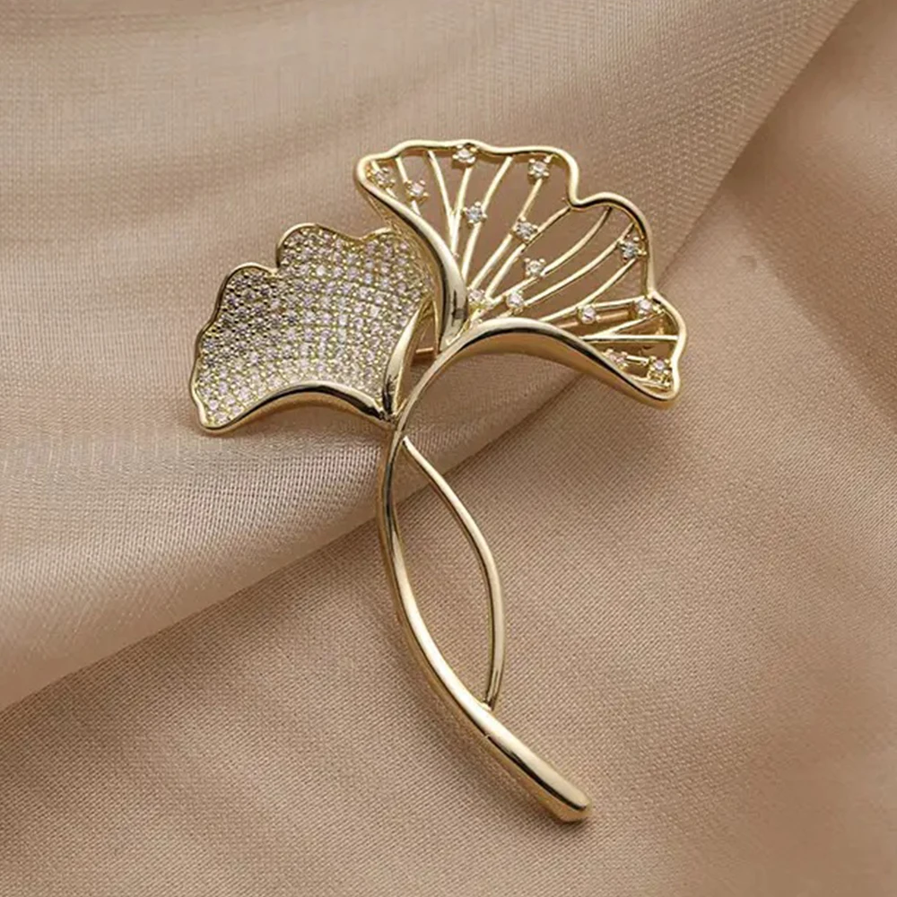 Retro Elegant Ginkgo Leaf Brooches For Women Fashion Rhinestone Flower Plant Lapel Pins Wedding Party Corsage Bijoux De Luxe