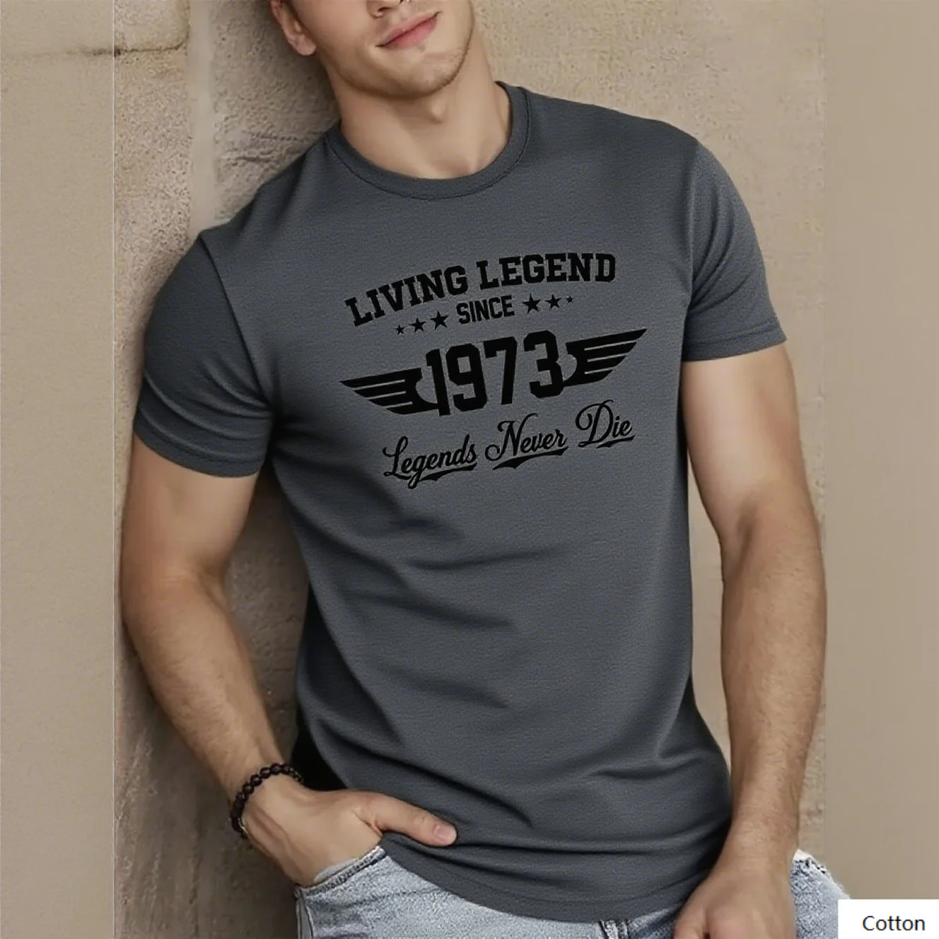 تي شيرت قطني من Living Legend منذ عام 1973 يحتفل على روح خالدة مع هذا المحملة يتميز بنص جريء وتصميم مجنح '1973' #3