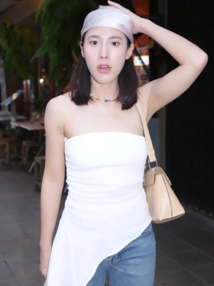 بلوزة HXAO للسيدات ذات ثنيات وكاميس باللون الأبيض قطع علوية ضيقة للسيدات بدون أكمام ورقبة رسن بلوزة أنبوبية