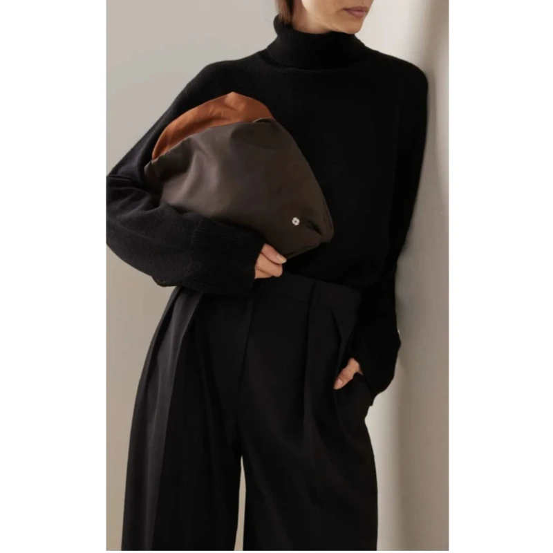

25 year old women's waterproof nylon simple and lightweight drawstring contrasting splicing single shoulder armpit bag cloud bag