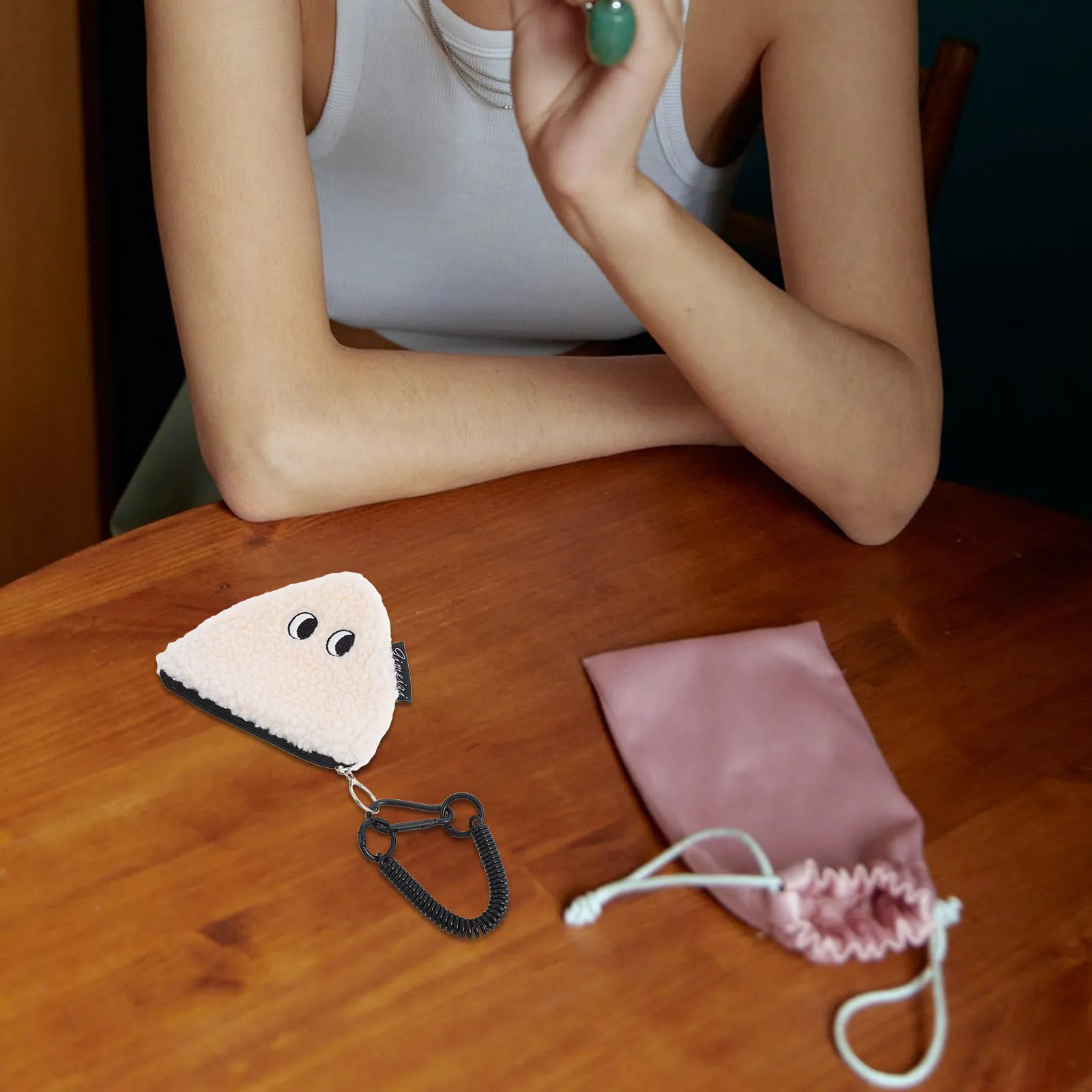 

Милый кошелек-монетница в форме Онигири на молнии, брелок-ключница, маленькая сумочка, милый держатель для мелочи, мини-сумка для хранения, мультяшный аксессуар